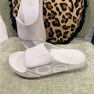 OOFOS Women's Light white Gray Slide Sandals size 10